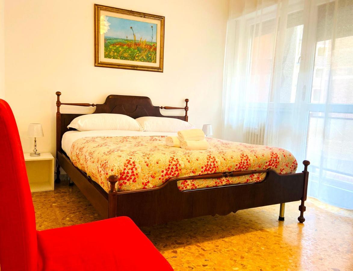 רומא Trastevere For You... 3 Bedrooms Apartment מראה חיצוני תמונה